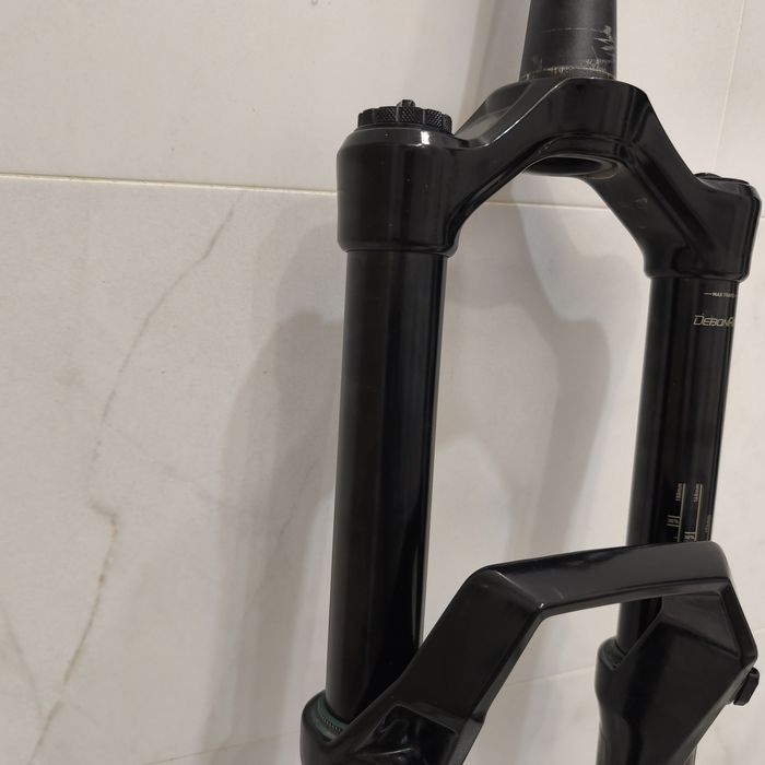 Rock shox Zeb ultimate 29  почти нов
