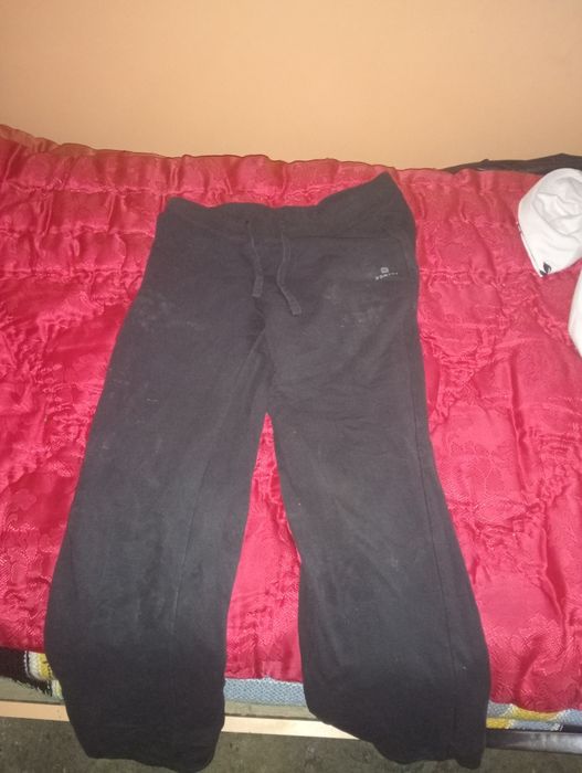 Vând haine . Folosite o dată