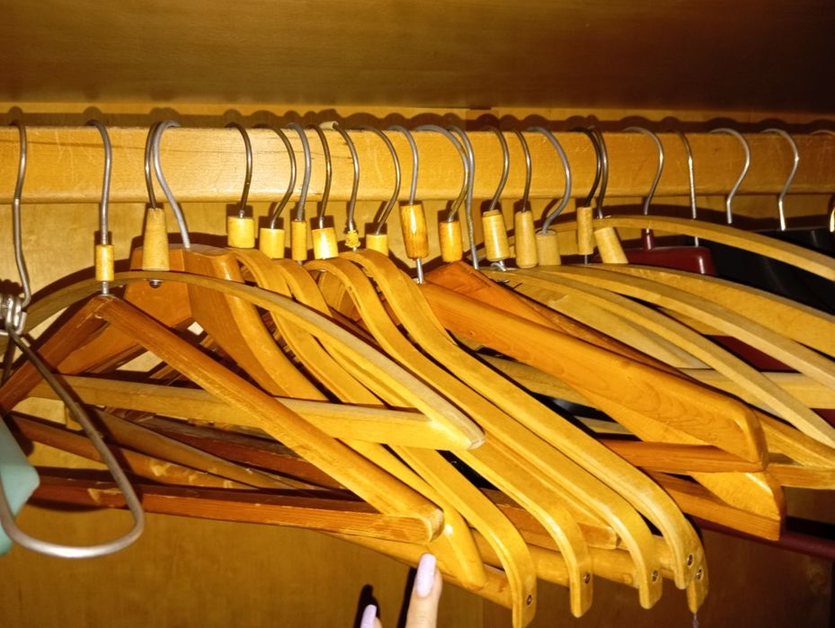 Деревянные вешалки/плечики