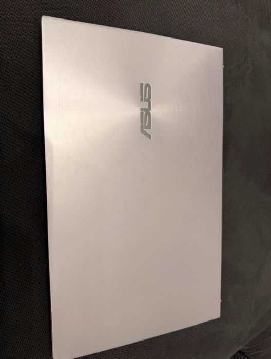 Vand laptop asus ultraportabil ASUS ZenBook 14 UX435 cu procesor Intel® Core™ i7-1165G7 pana la 4.70 GHz, 14" Full HD, 16GB, 1TB SSD. Ca nou