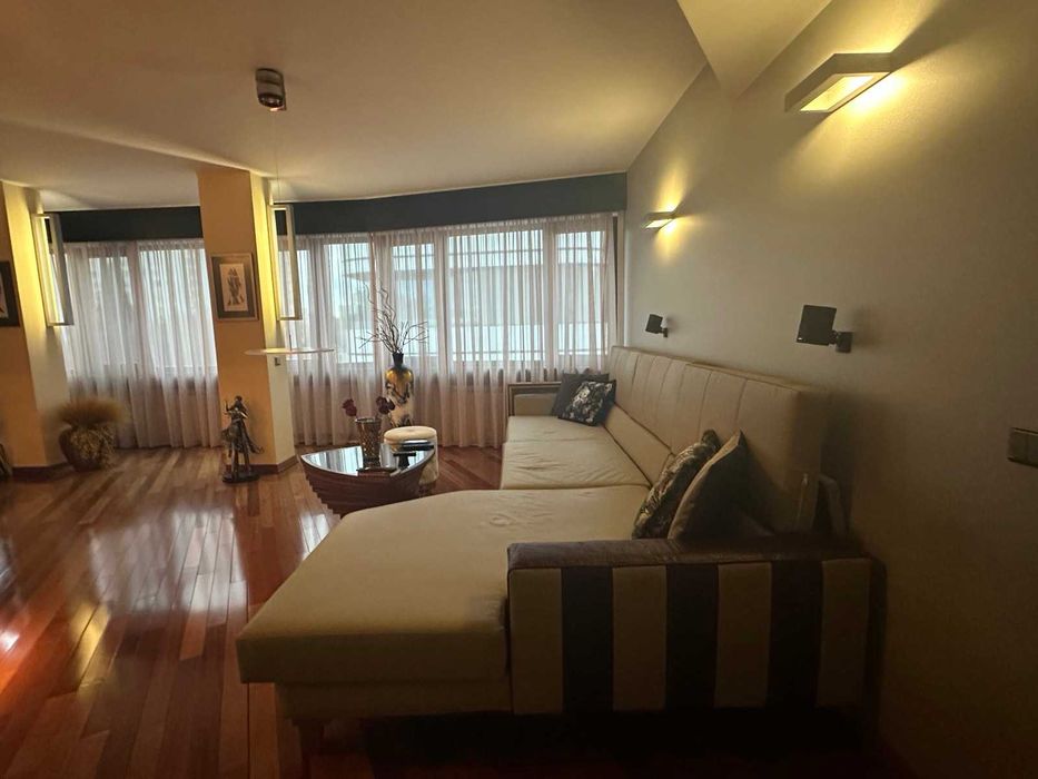 Нов ъглов поръчков  диван с лежанка от естествена кожа