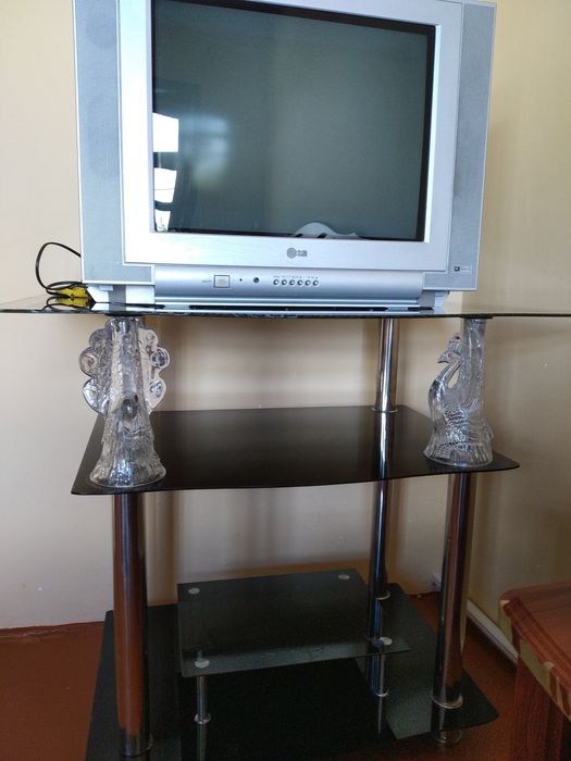 Телевизор с подставкой состояние нормально