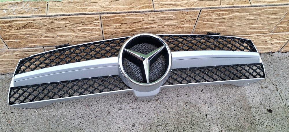 Grila Mercedes amg