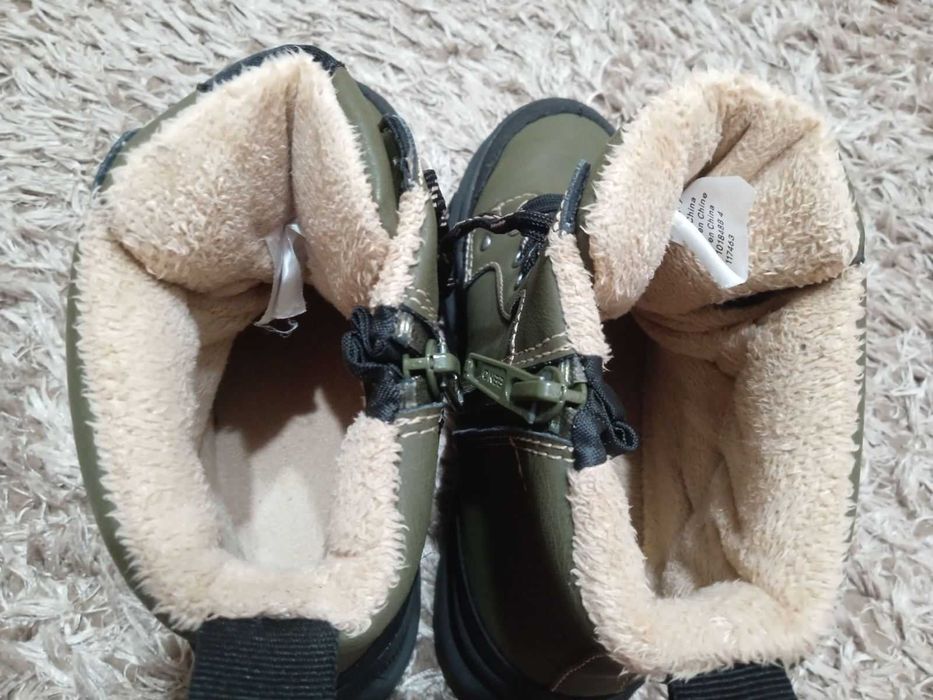 Продавам детски ботушки