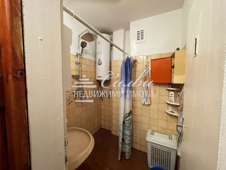 Четиристаен ТУХЛЕН апартамент в района на Математическа гимназия