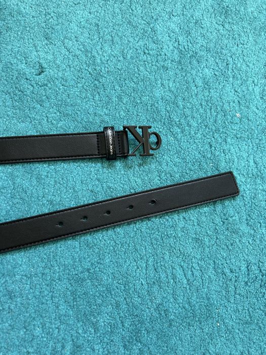 Vand curea Calvin Klein 100 lei neg