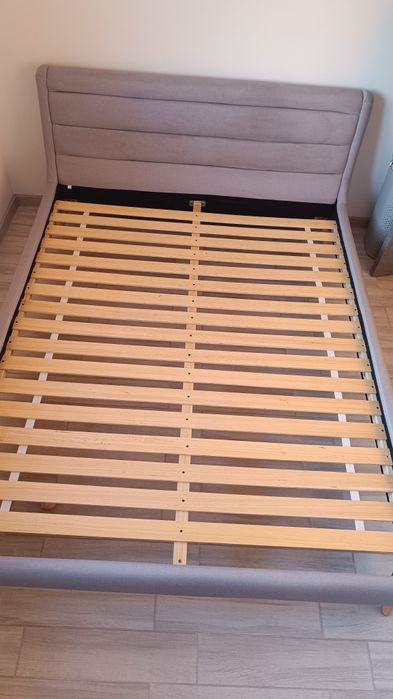 Cadru pat cu somiera, margini tapițate