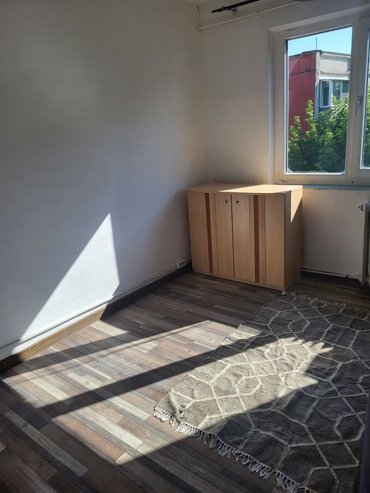 Vand camera transformata in garsoniers