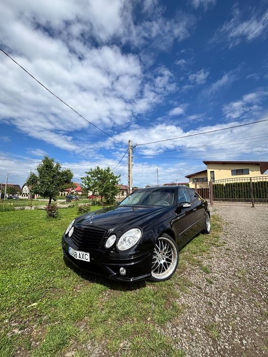 Mercedes-Benz E class. Accept si schimb cu cutie automata