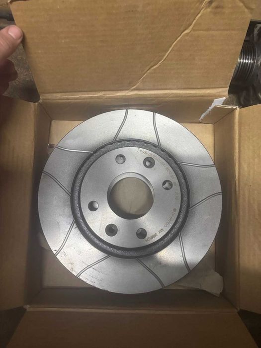 Продавам дискове и накладки Brembo/брембо за Peugeot / Citroen