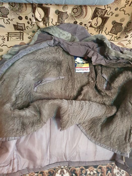 Продам куртку женскую