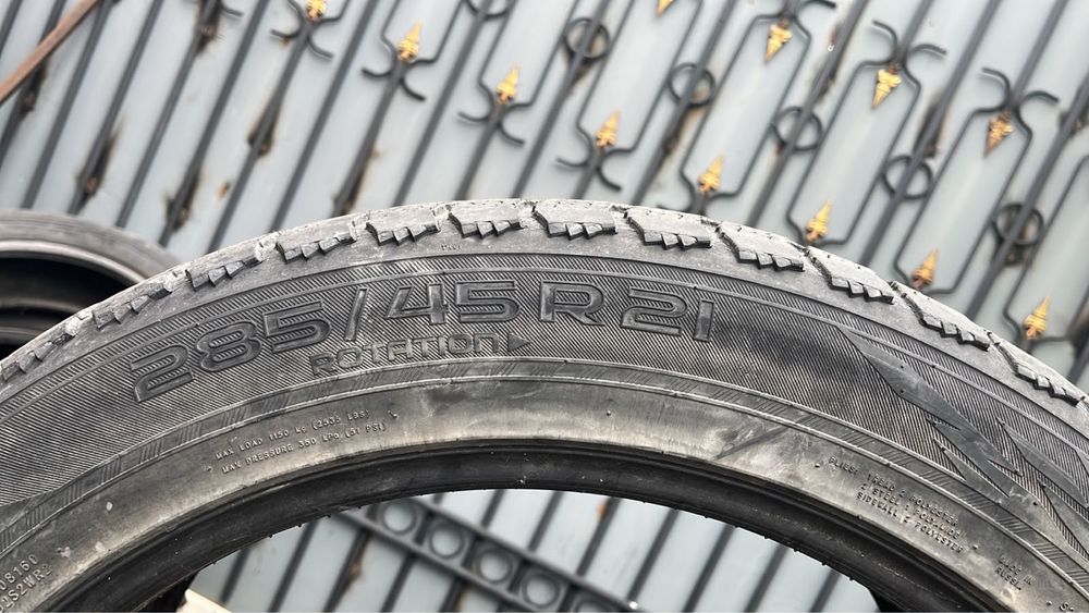 Продам резину 285/45/21