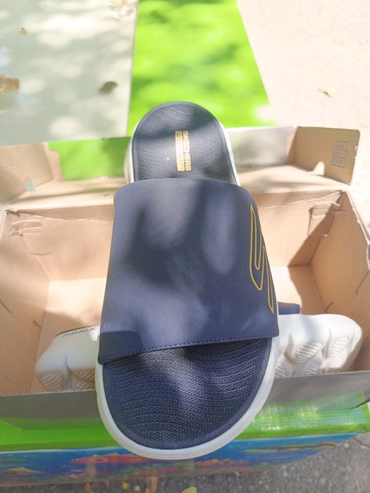 Skechers sotiladi