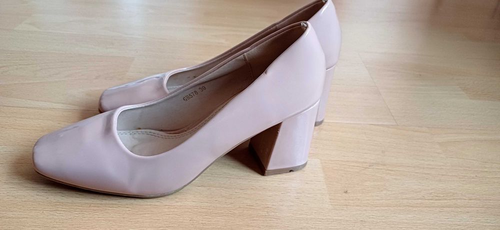 Обувки на ток, 39 номер