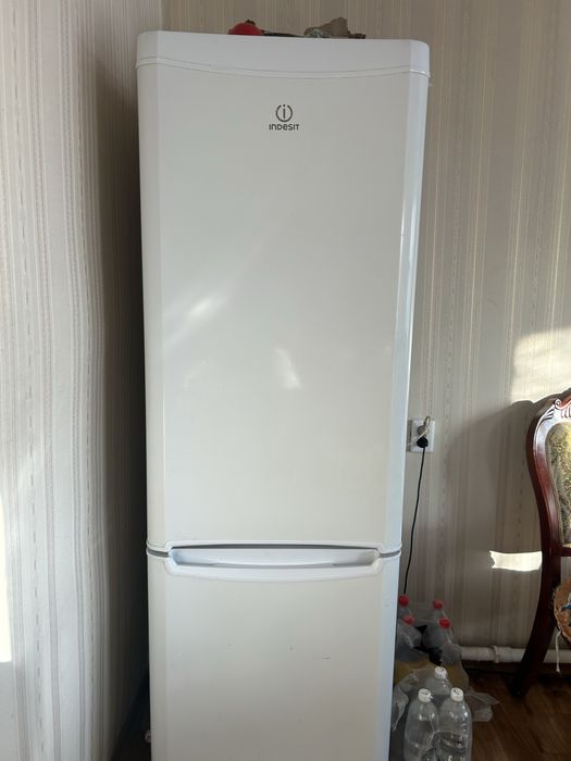 Холодильник Inesit бу в хорошем состоянии