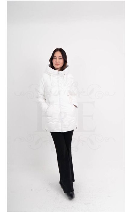 Продам белую куртку