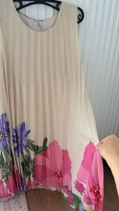 Универсална рокля, подходяща и за бременни