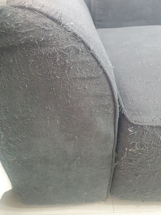 Продам серый диван 2.5 м раскладывается + постельное( серое)