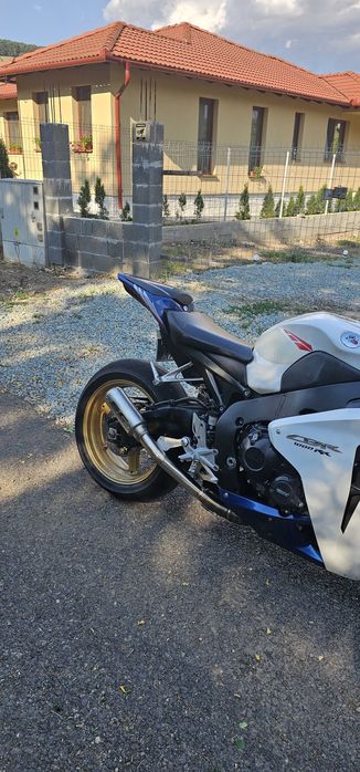 Honda cbr1000rr sc59 schimb auto mai scump