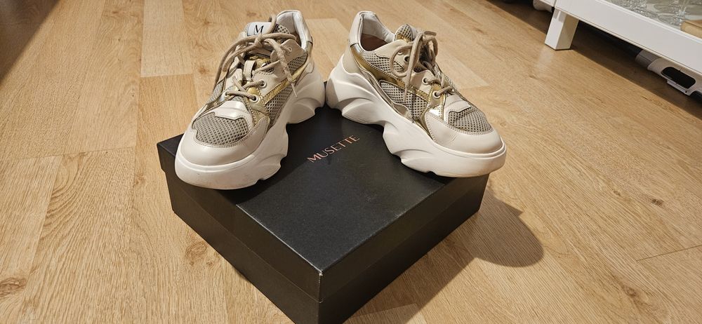 Adidasi Musette mărimea 38