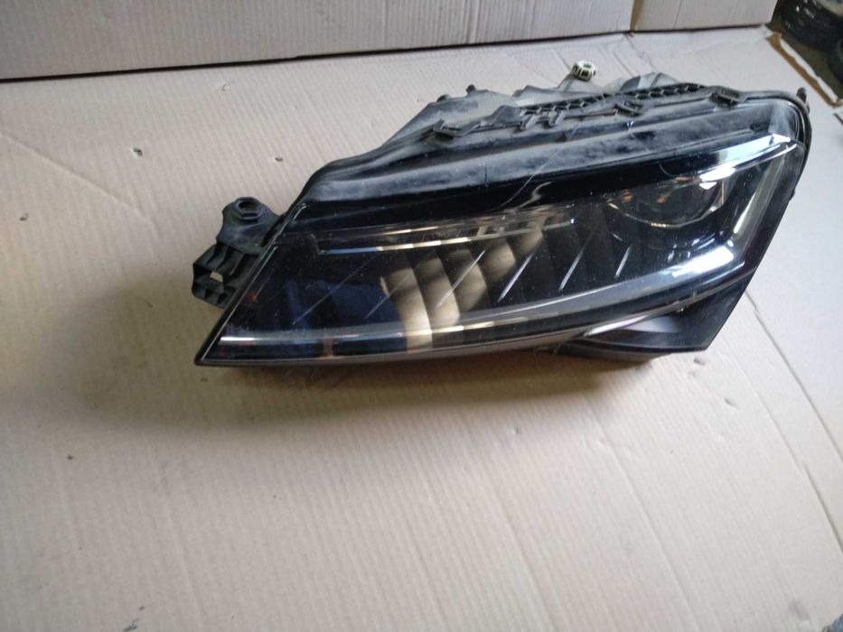 Фар ляв за Skoda Superb 3V