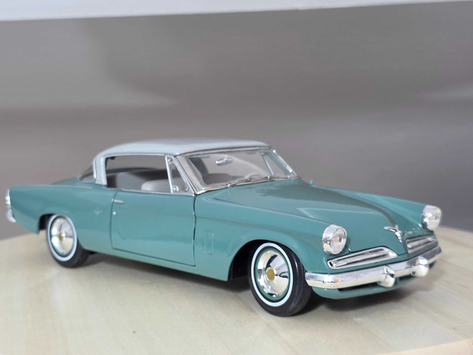 Macheta Auto 1/18 Maisto 1953 Studebaker Starliner