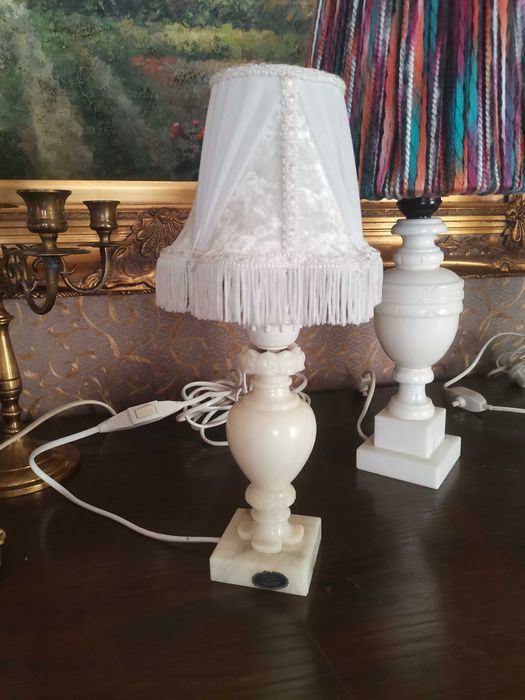 Настолни лампи мрамор антик