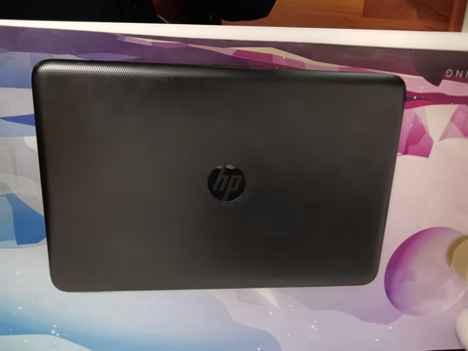 Laptop HP  – i3 4005U/8GB RAM/SSD 240GB/Radeon R5 M330/Win10