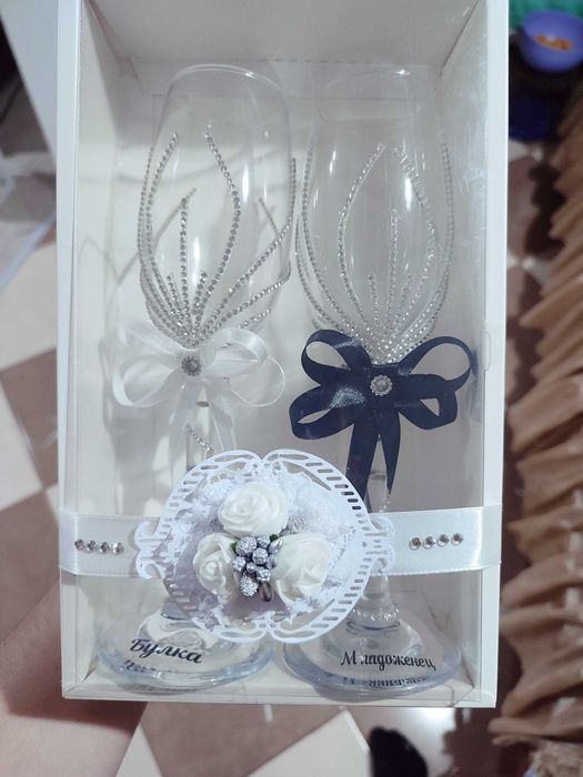 Чаши за младоженци и кумове