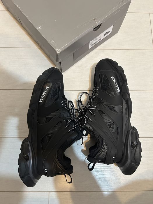 balenciaga track