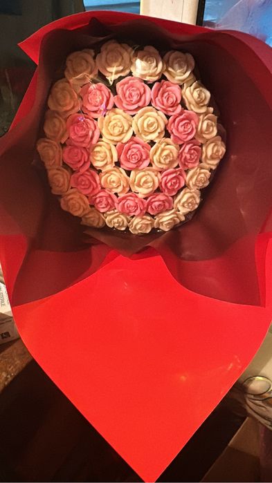 Шоколадтан жасалған гүлдер