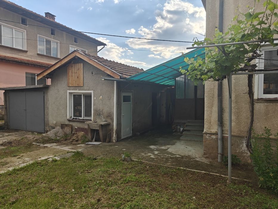 Продава се Къща в Ботевград - 150 кв.м за 1088 €/кв.м - Снимка #2