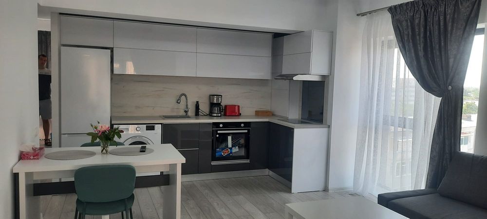 Apartament 3 camere de închiriat