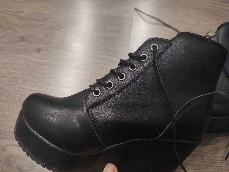 Дамски боти на платформа