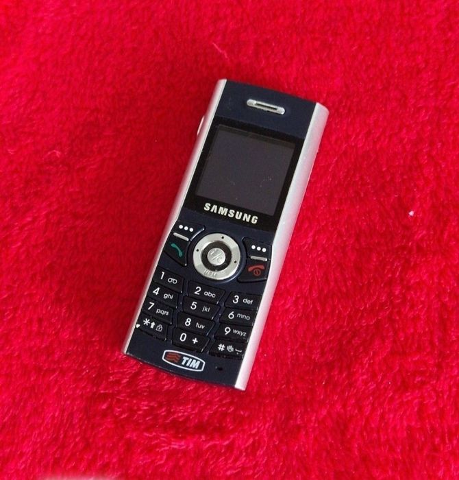 Telefon cu butoane perfect funcțional