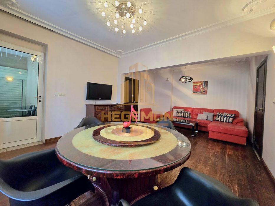 Продава се Четиристаен апартамент в Варна, Център - 120 кв.м за 1530 €/кв.м - Снимка #1