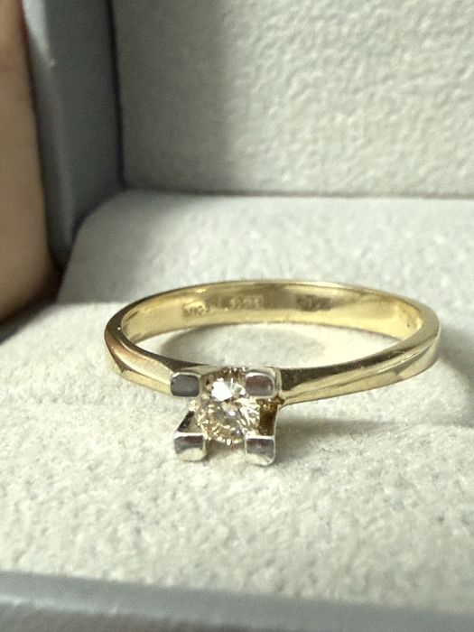 Бриллиантовое кольцо