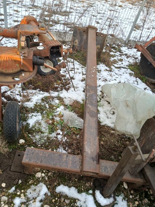 Lama zăpadă în fata la tractor