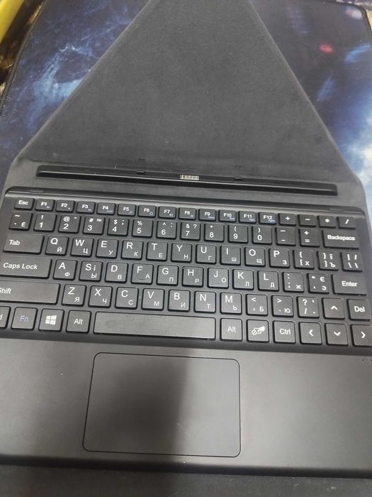 Планшет 10" Elinberg на Win 10 с клавиатурой