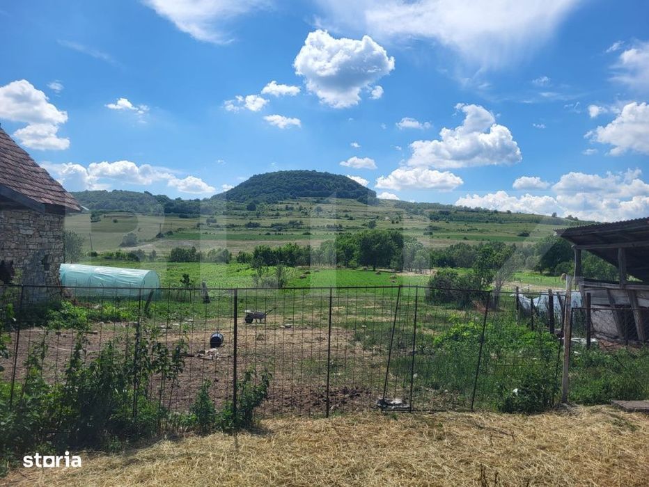 Casa in Cornesti jud Cluj cu tern aferent 4200mp