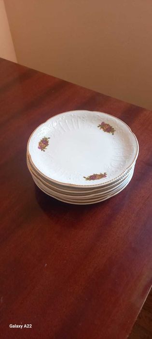 Vand farfurii si cesti