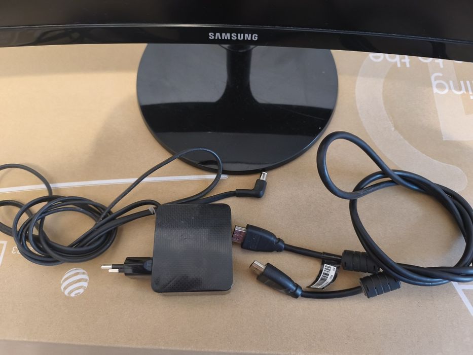 Monitor gaming Samsung curbat