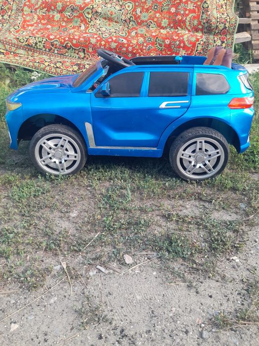 Машина  детская в Костанае.