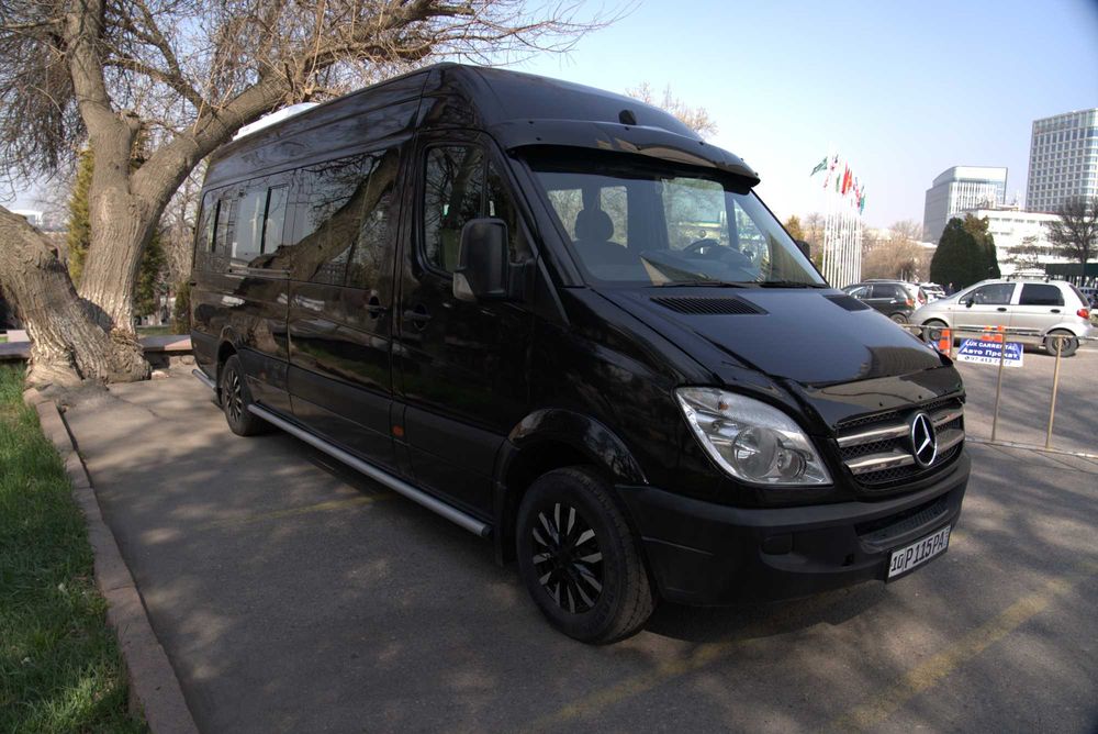 Встреча делегаций на 16, 18 и 20 местных Mercedes Sprinter ах