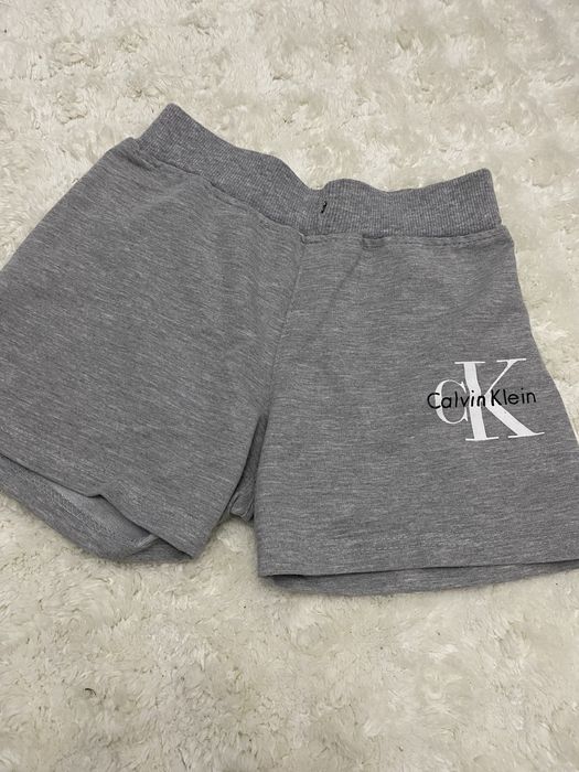 Пола панталон, поли и къси гащи