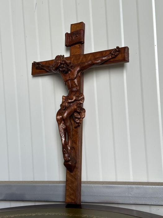 Crucifix din lemn de maslin