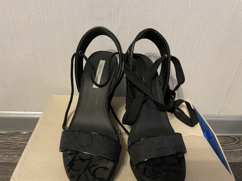 Calvin klein сандали на платформа