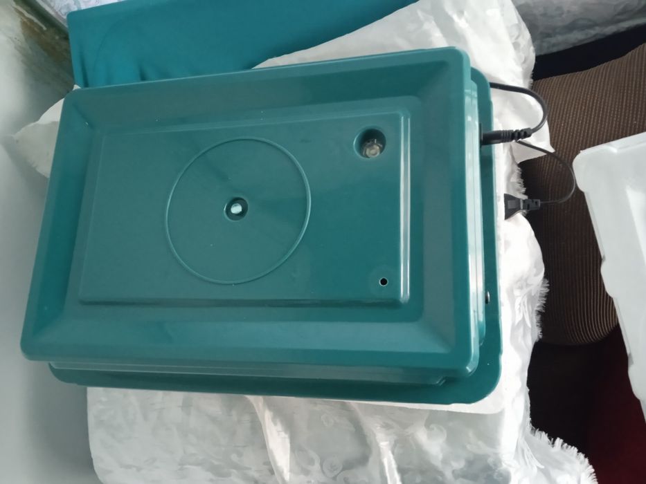 Продаю инкубатор хорошим состояние