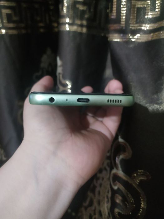 Samsung a24 6/128tali bir qol ishlatilgan xolati alo Karopka dakument