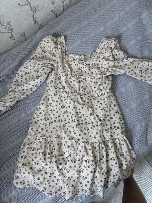 Продам платья короткие